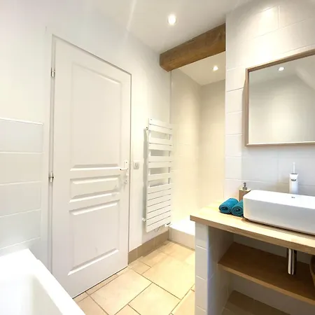 Holiday home Le Pressoir Du Chateau De Neuville - Piscine Chauffee - Jeux - Foret Livarot-Pays-d'Auge