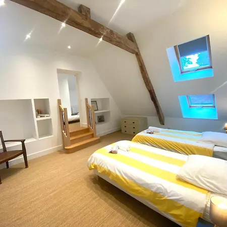 Le Pressoir Du Chateau De Neuville - Piscine Chauffee - Jeux - Foret