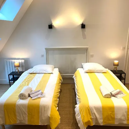 Le Pressoir Du Chateau De Neuville - Piscine Chauffee - Jeux - Foret