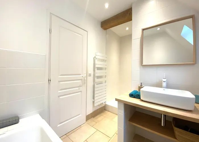 Holiday home Le Pressoir Du Chateau De Neuville - Piscine Chauffee - Jeux - Foret Livarot-Pays-d'Auge