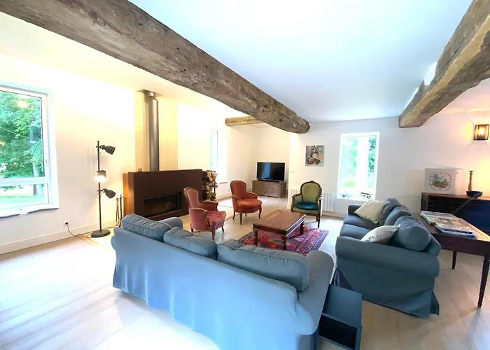 Holiday home Le Pressoir Du Chateau De Neuville - Piscine Chauffee - Jeux - Foret *