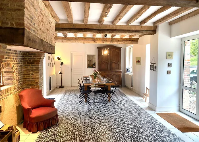 Holiday home Le Pressoir Du Chateau De Neuville - Piscine Chauffee - Jeux - Foret Livarot-Pays-d'Auge