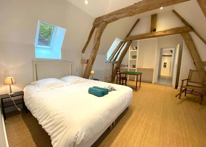 Le Pressoir Du Chateau De Neuville - Piscine Chauffee - Jeux - Foret