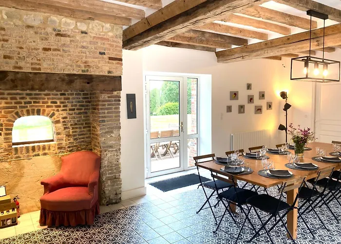 בית נופש Le Pressoir Du Chateau De Neuville - Piscine Chauffee - Jeux - Foret *