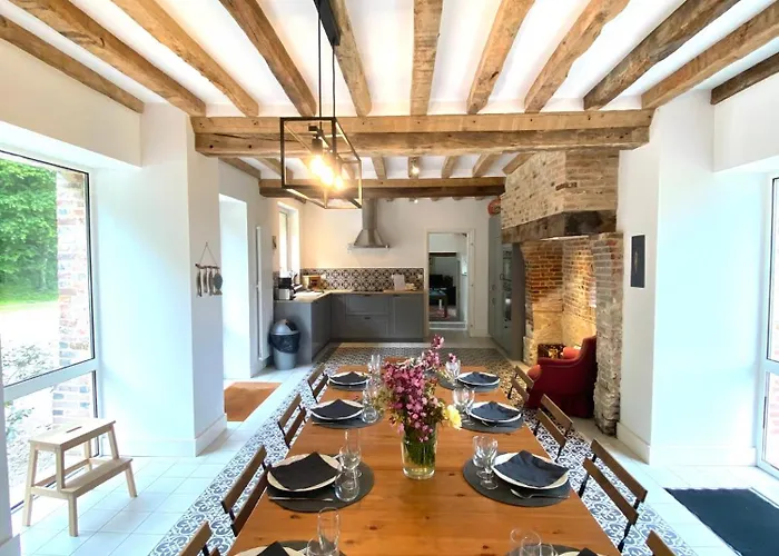 Le Pressoir Du Chateau De Neuville - Piscine Chauffee - Jeux - Foret *