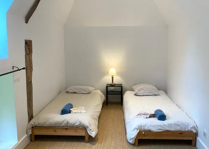 Holiday home Le Pressoir Du Chateau De Neuville - Piscine Chauffee - Jeux - Foret