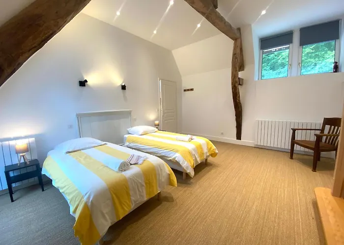 Holiday home Le Pressoir Du Chateau De Neuville - Piscine Chauffee - Jeux - Foret Livarot-Pays-d'Auge