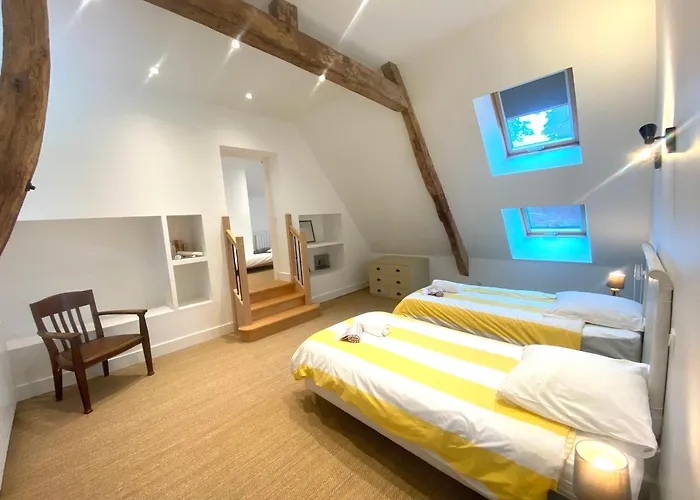 Le Pressoir Du Chateau De Neuville - Piscine Chauffee - Jeux - Foret