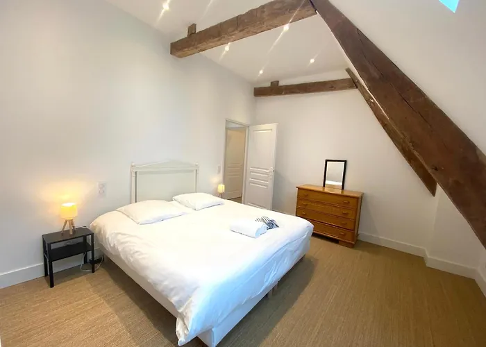 Holiday home Le Pressoir Du Chateau De Neuville - Piscine Chauffee - Jeux - Foret Livarot-Pays-d'Auge