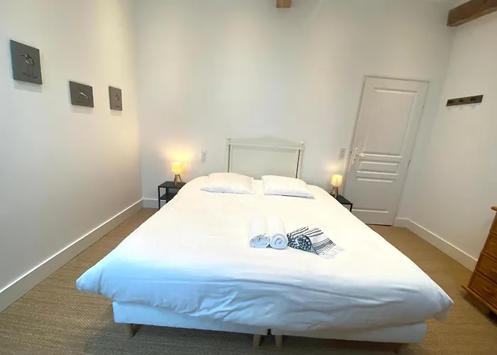 Le Pressoir Du Chateau De Neuville - Piscine Chauffee - Jeux - Foret *