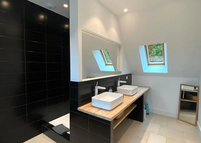 Holiday home Le Pressoir Du Chateau De Neuville - Piscine Chauffee - Jeux - Foret