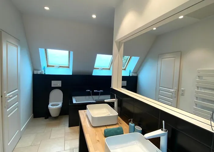 Le Pressoir Du Chateau De Neuville - Piscine Chauffee - Jeux - Foret Holiday home *