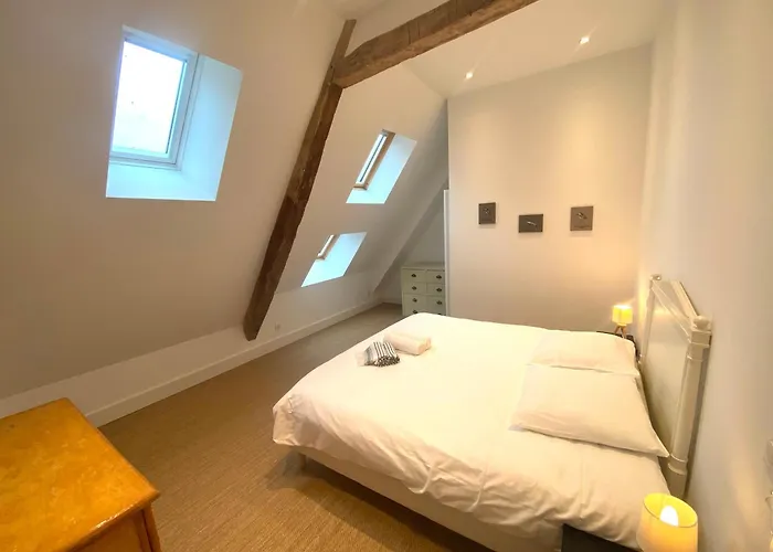 Le Pressoir Du Chateau De Neuville - Piscine Chauffee - Jeux - Foret *