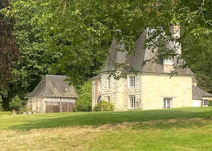 Holiday home Le Pressoir Du Chateau De Neuville - Piscine Chauffee - Jeux - Foret Livarot-Pays-d'Auge