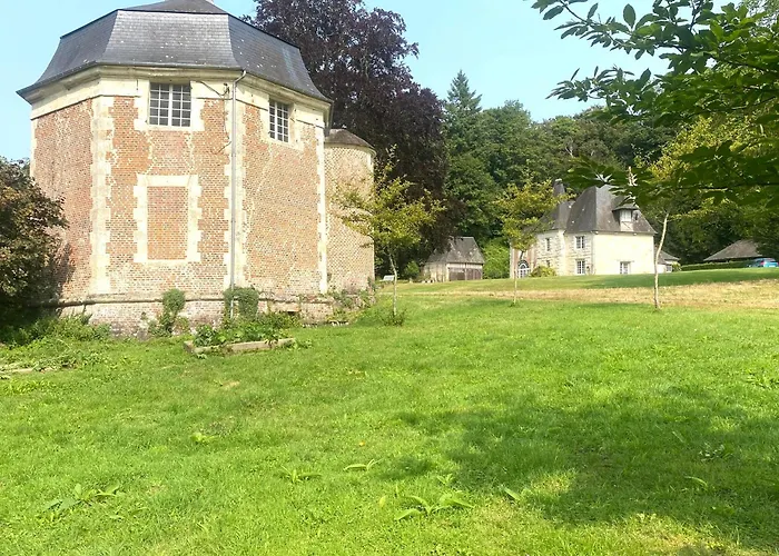 Holiday home Le Pressoir Du Chateau De Neuville - Piscine Chauffee - Jeux - Foret Livarot-Pays-d'Auge