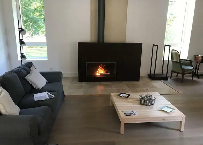 Le Pressoir Du Chateau De Neuville - Piscine Chauffee - Jeux - Foret